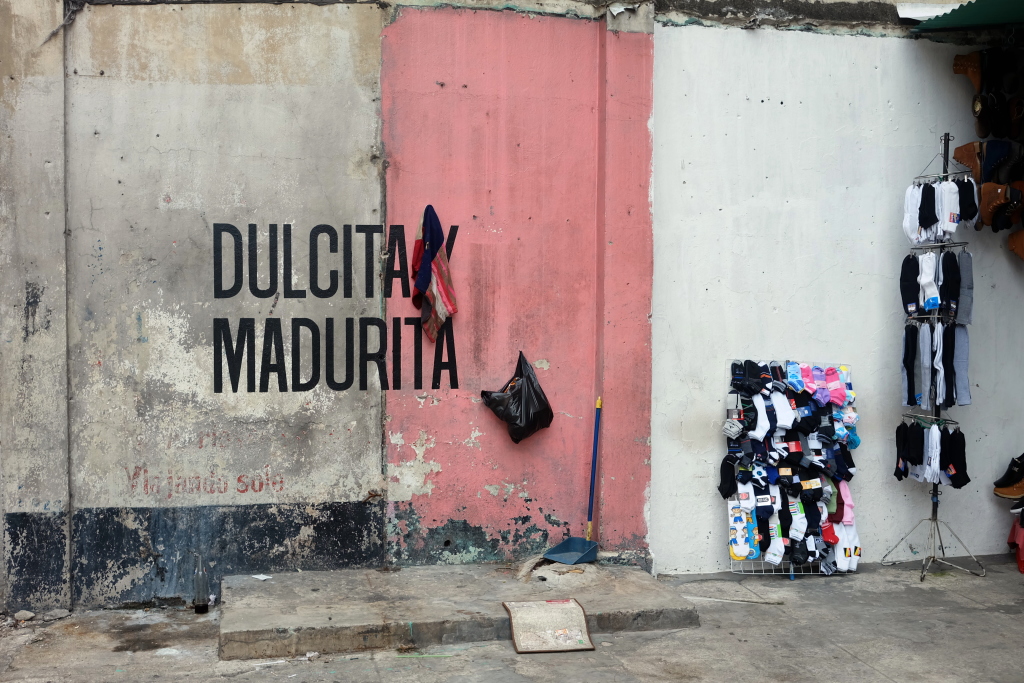 "Dulcita y madurita". Mercado central de San Salvador, agosto de 2016