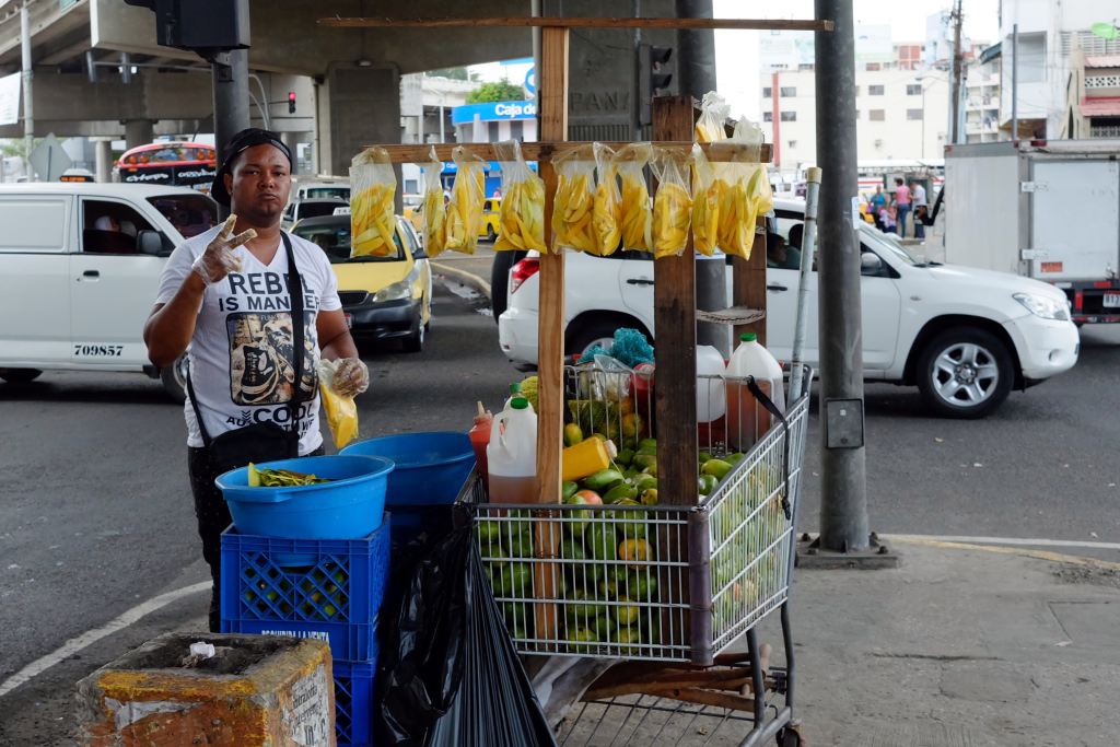 Vendedor ambulante. Panamá, enero de 2016